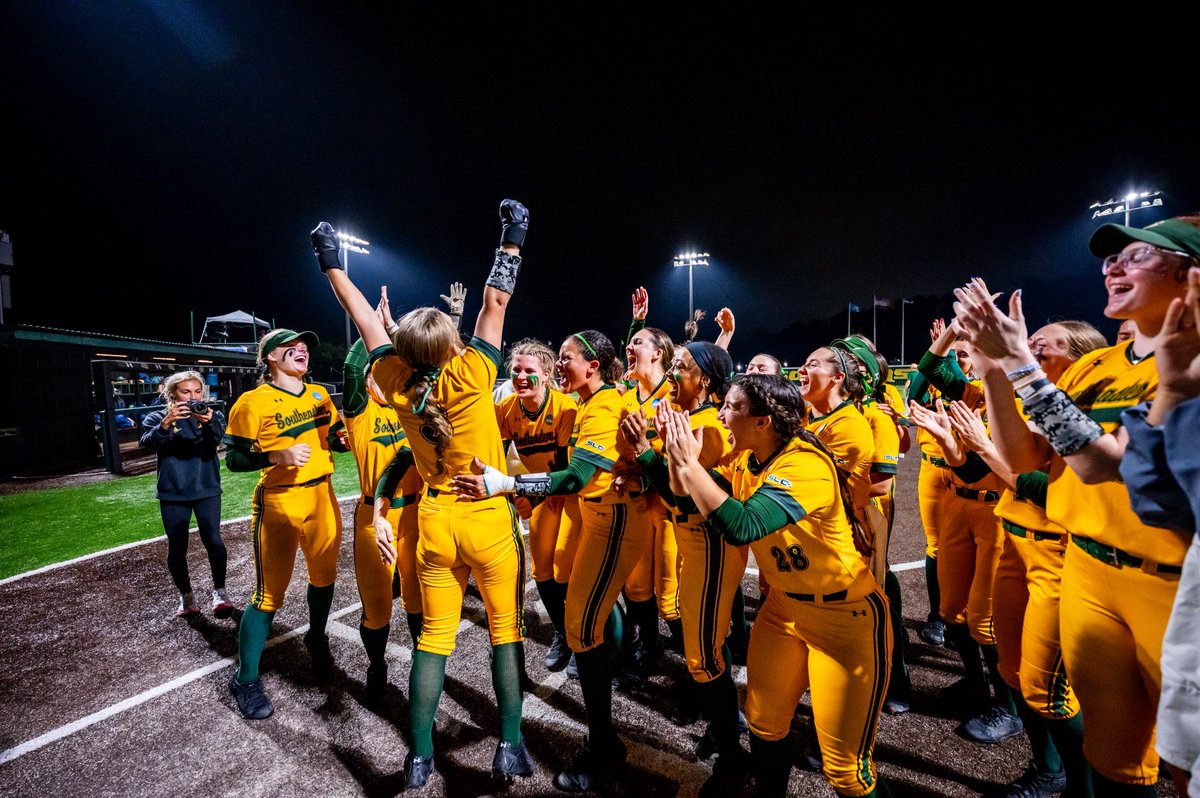 LionUpSoftball's tweet photo. LIONS MOVE ON! 😤

#LionUp https://t.co/9PYLN5EcQK