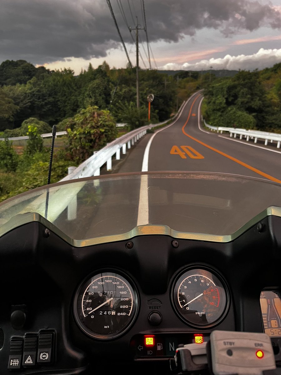 マイフッドの道の写真 バイクと田舎道のかっこいい画像を貼ってね
