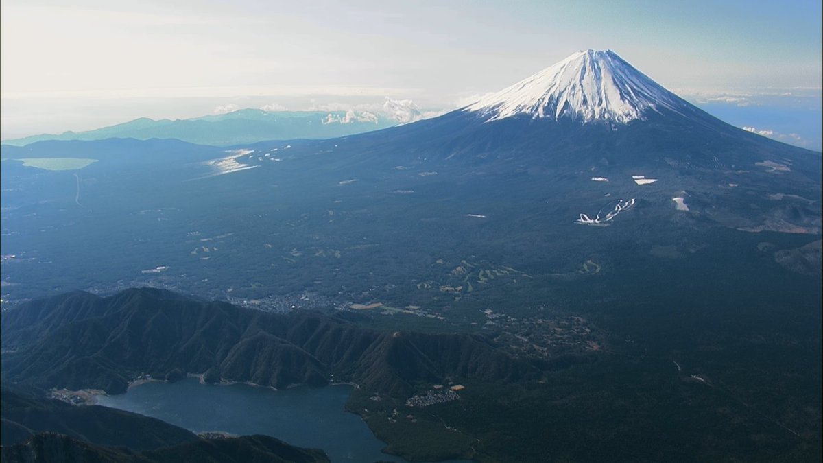 今週は #富士山「北斎・広重を魅了した四季折々の絶景」です 頂上に