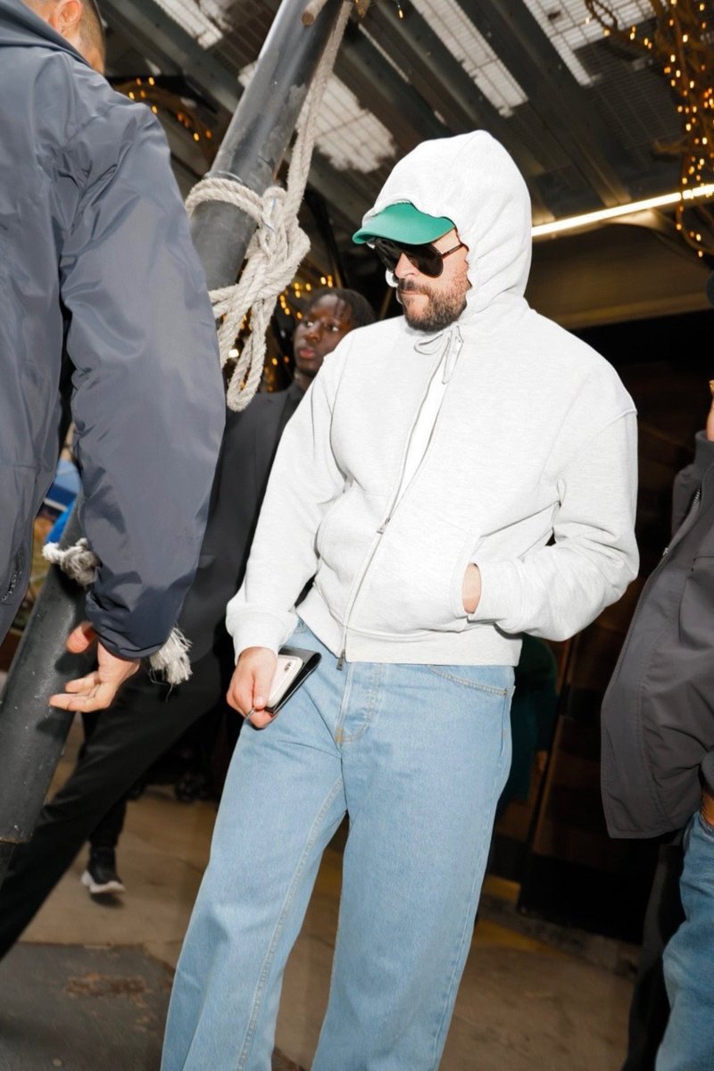 🚨| Bad Bunny has been spotted in New York City ahead of the upcoming Met Gala next Monday