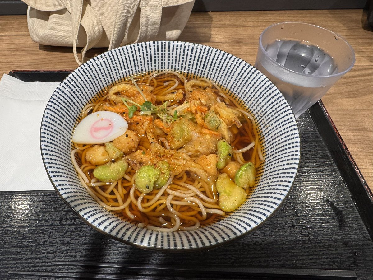 お昼休みに東京駅、そばいちチャレンジ！
秒で出てくるので余裕でした〜
あと何杯食べればいい？？

（ランチタイムは店員さんの声が飛び交い、なかなかカオスな店内でした
受け取る時はちゃんと確認しないとね！
あと、混雑時は食べたらすぐ出ようね！！）