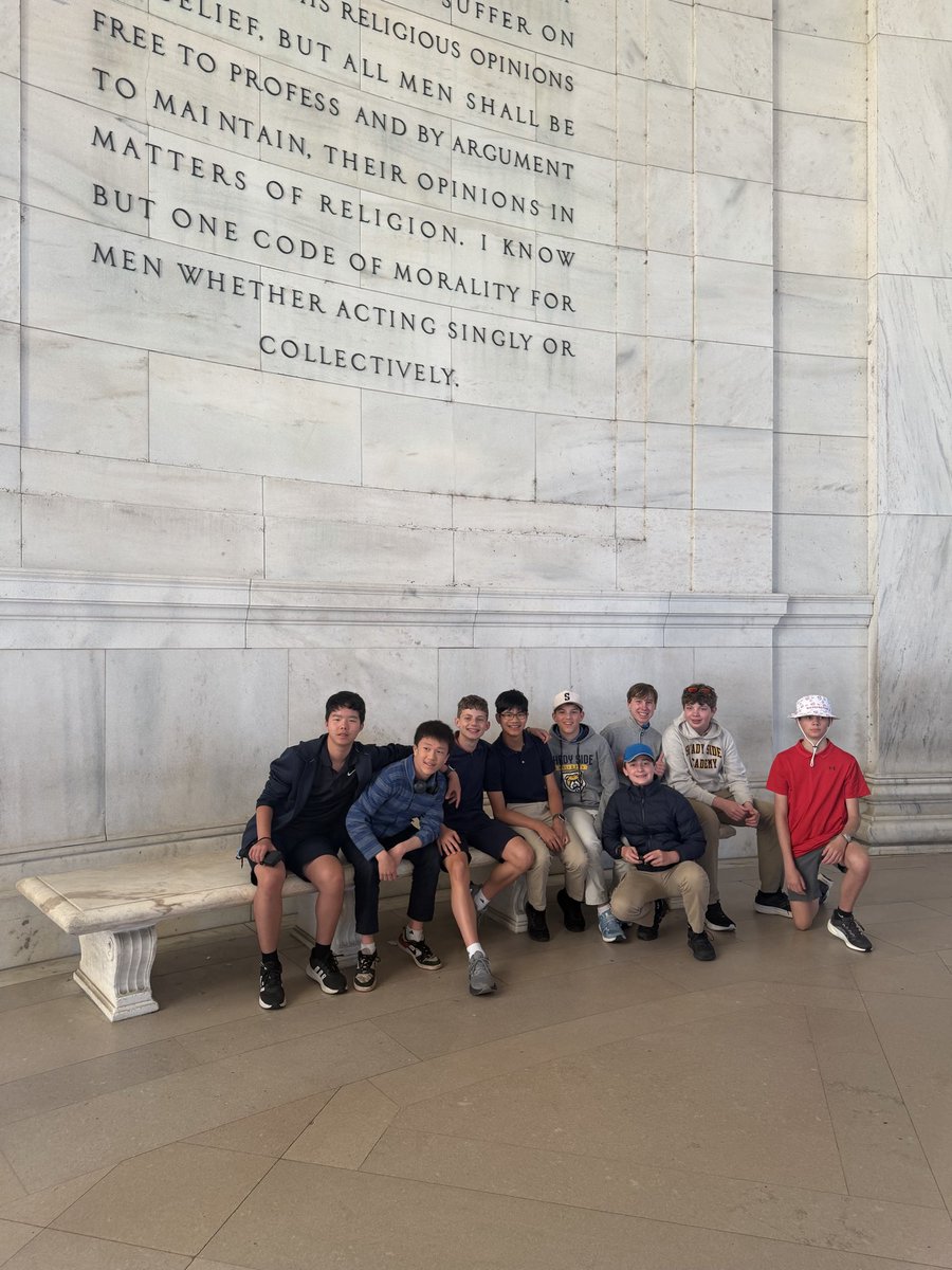 messssa's tweet photo. A stop at Thomas Jefferson Memorial! https://t.co/LOtNqR8iiI