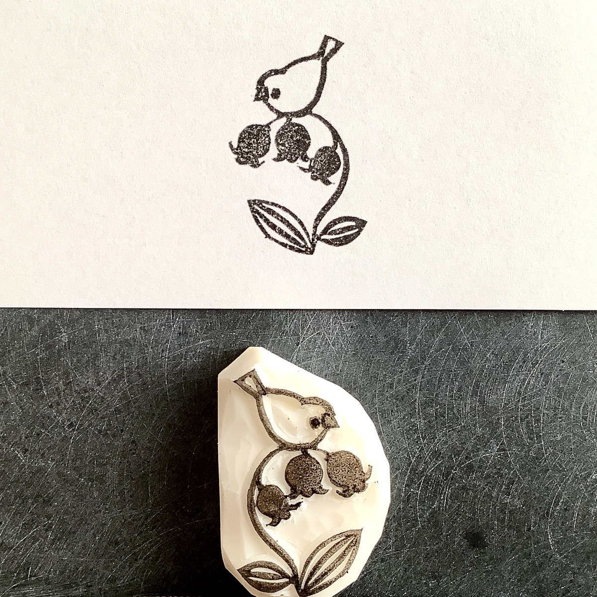 今日、5月1日は #スズランの日 
文鳥の消しゴムはんこ、刺繍、紙刺繍