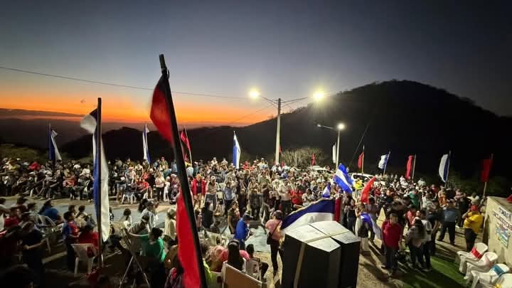 Símbolo Revolucionario ✊ tweet media
