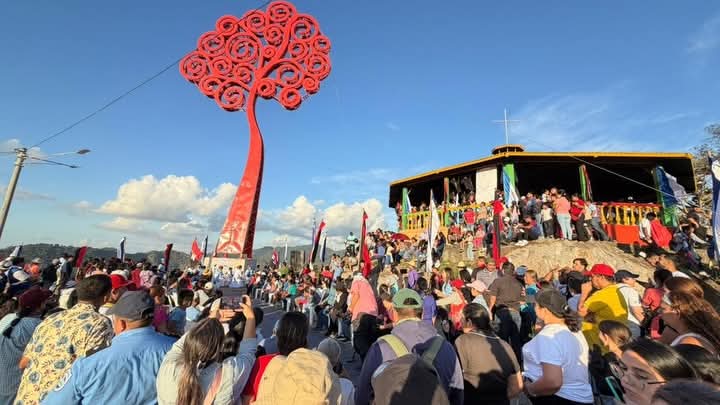 Símbolo Revolucionario ✊ tweet media
