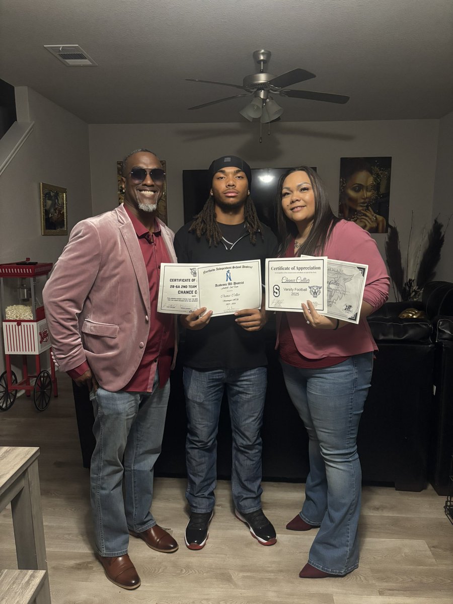 chance_collier5's tweet image. Blessed to wrap up the year with some hardware! 🏆

📚 Academic All-District
🏈 2nd Team All-District (Varsity FB)
🏃‍♂️ Track &amp;amp; Field Recognition (Varsity)

Huge thanks to my coaches, teammates, and family for the push. The work doesn't stop! 📈

#Recruiting #StudentAthlete