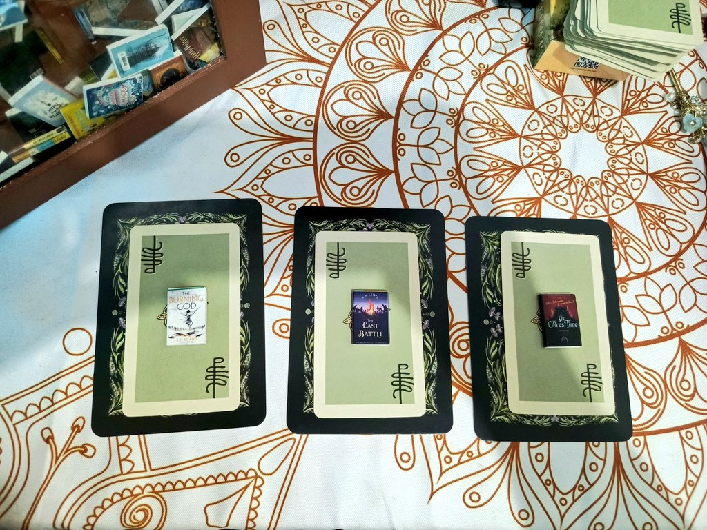 ✨ PICK A PILE

"What you need to know before you start a new journey."

I'll post the result asap. RT would be really appreciated.

#tarotreading