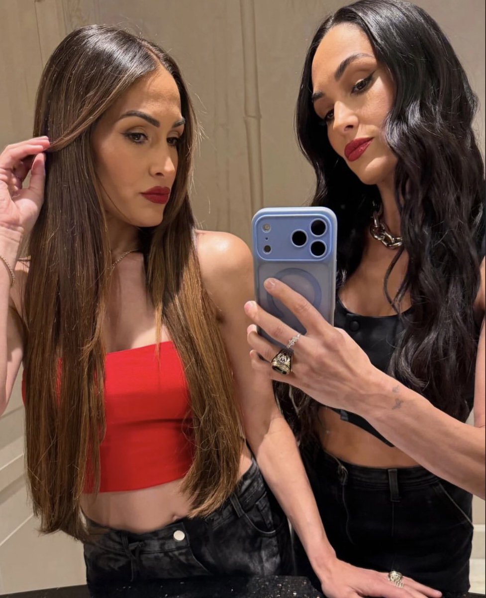 Repeat the Revolution 𐙚 ˖ NOT @NikkiAndBrie tweet media