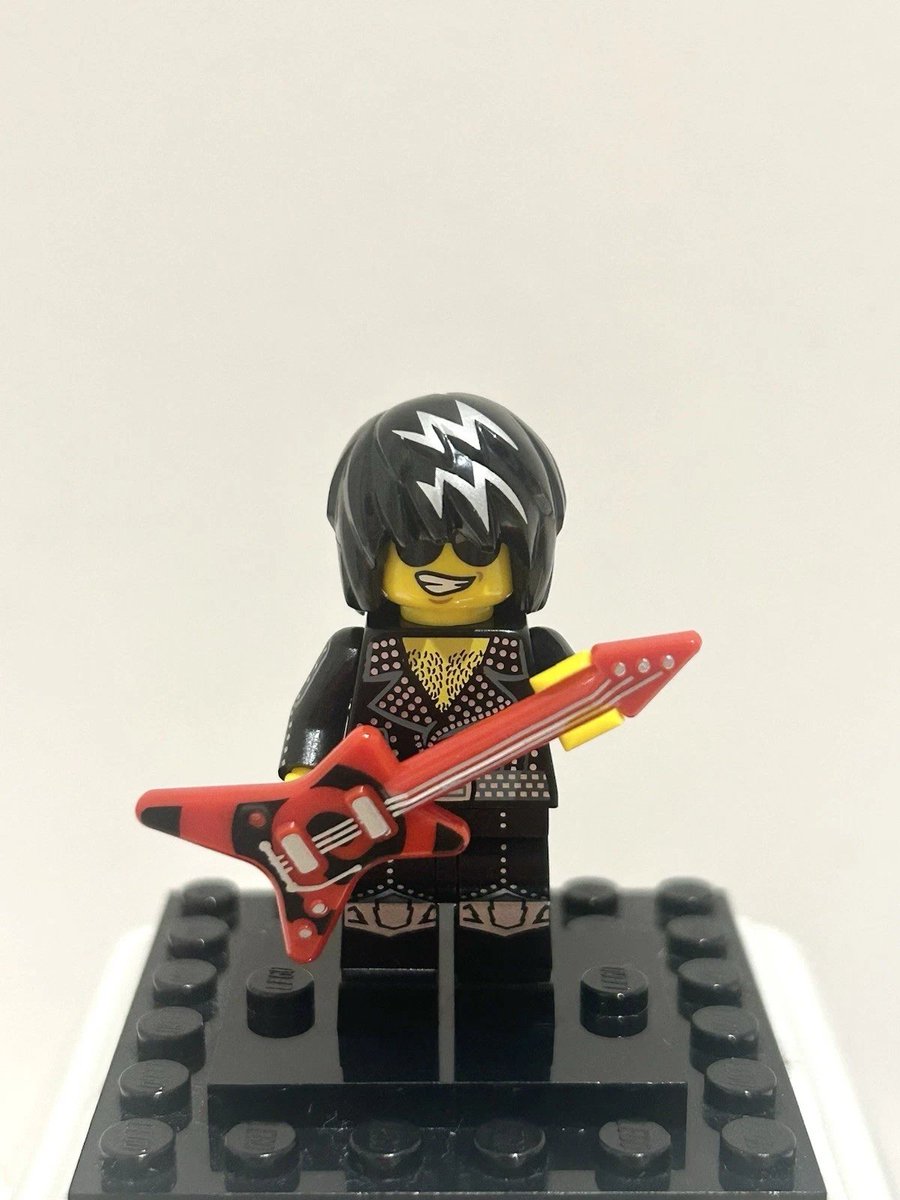 infinitybricks8's tweet image. Turn it up to eleven! This Rock Star is ready to shred the stage with his iconic red guitar. Heavy metal vibes only 🎸

#LEGO #LEGOminifigures #LEGOcollection #LEGOcommunity #LEGOaddictAFOL #LEGOreseller #LEGOforsale #LEGOSeries12 #RockStar #MinifigureLife #RockAndRoll
