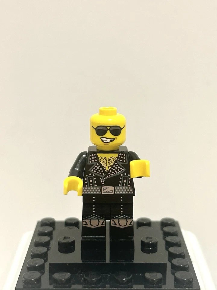infinitybricks8's tweet image. Turn it up to eleven! This Rock Star is ready to shred the stage with his iconic red guitar. Heavy metal vibes only 🎸

#LEGO #LEGOminifigures #LEGOcollection #LEGOcommunity #LEGOaddictAFOL #LEGOreseller #LEGOforsale #LEGOSeries12 #RockStar #MinifigureLife #RockAndRoll