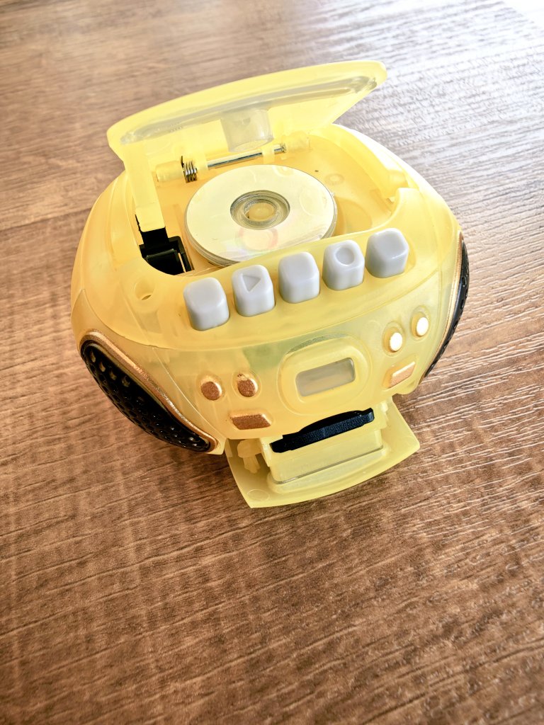 六分の一男子図鑑に良さそうなCDプレイヤー買った！カセットもCDも取り出せるし録音機能付きすごい👏✨