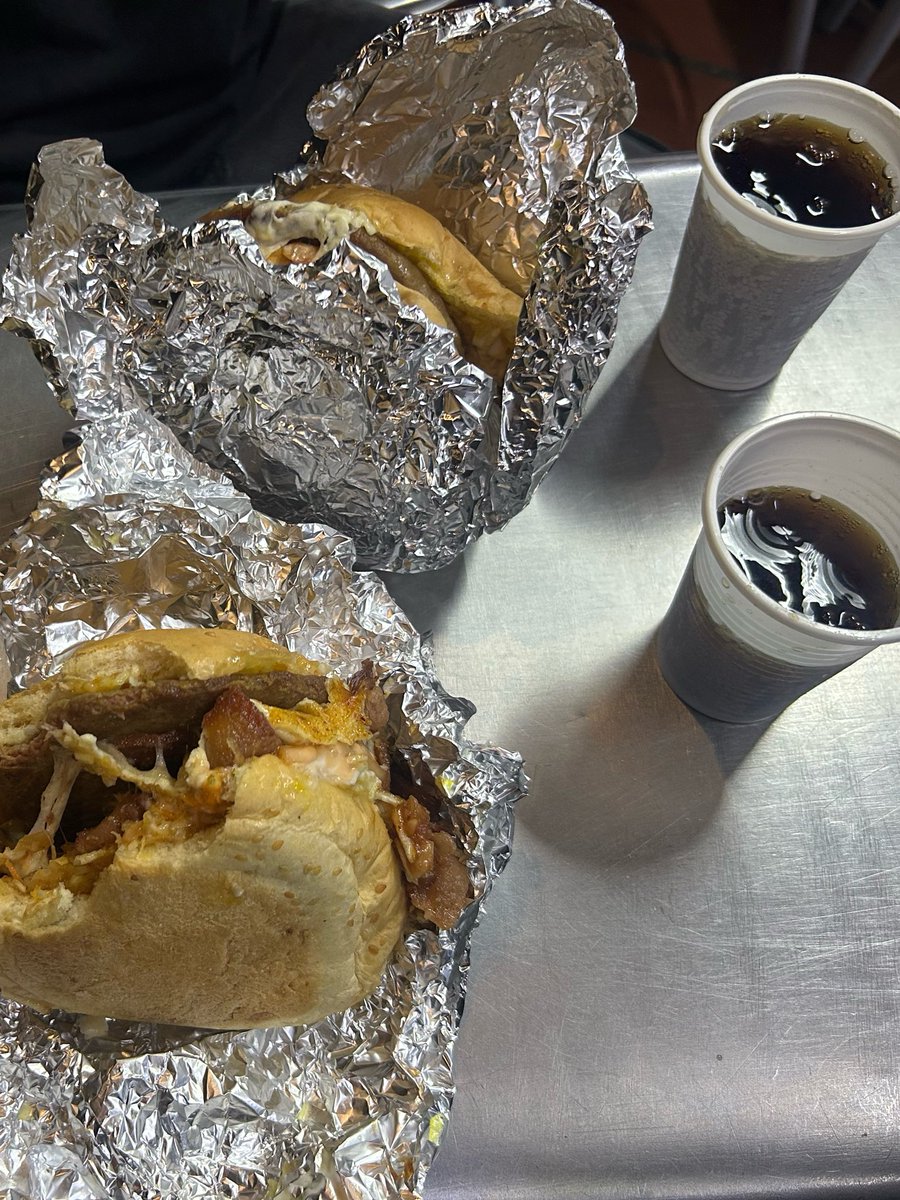 Gracias Dios por la vida colectiva, el camello, la u y estas hamburguesas de 12k
