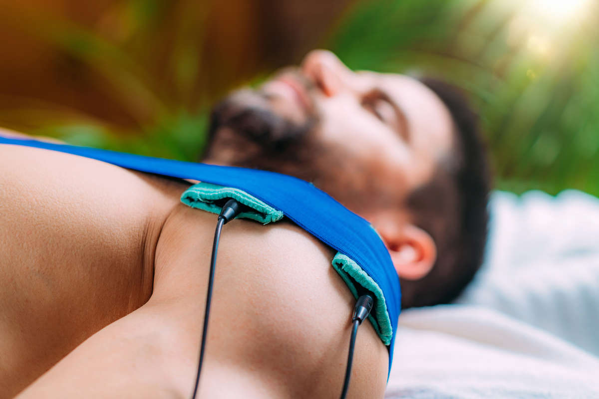 LevinsonCr66886's tweet image. Pulsed Electromagnetic Field therapy is gaining attention for its role in supporting joint comfort and recovery. It’s a non-invasive tool that fits into modern wellness routines. 🔋✨ #PEMFTherapy #RecoveryTools #HolisticHealth