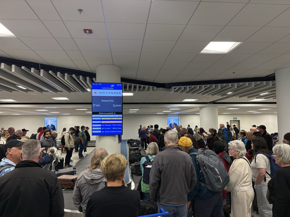 chrisbrothers's tweet photo. @AirCanada @HalifaxAirport 1 am do you have to have 2 big flights arrive at the same time with 1 baggage belt.  #wideopenspaces https://t.co/piC8SPLZ8E