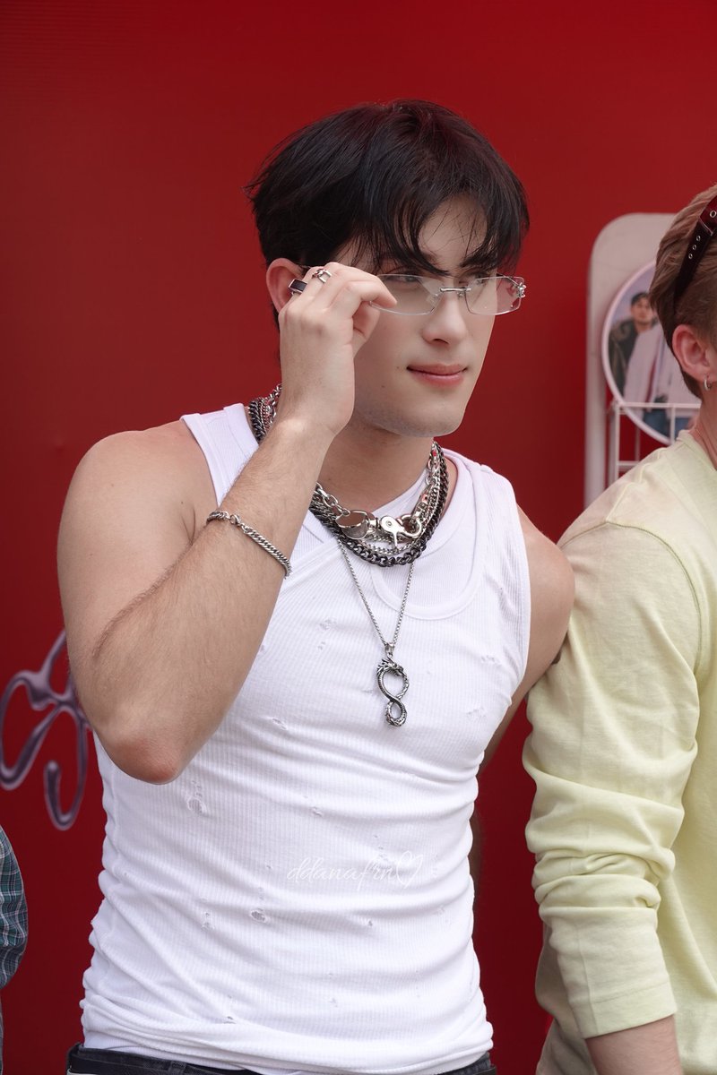 𝑓𝑒𝑟 페르 🍓 tweet media