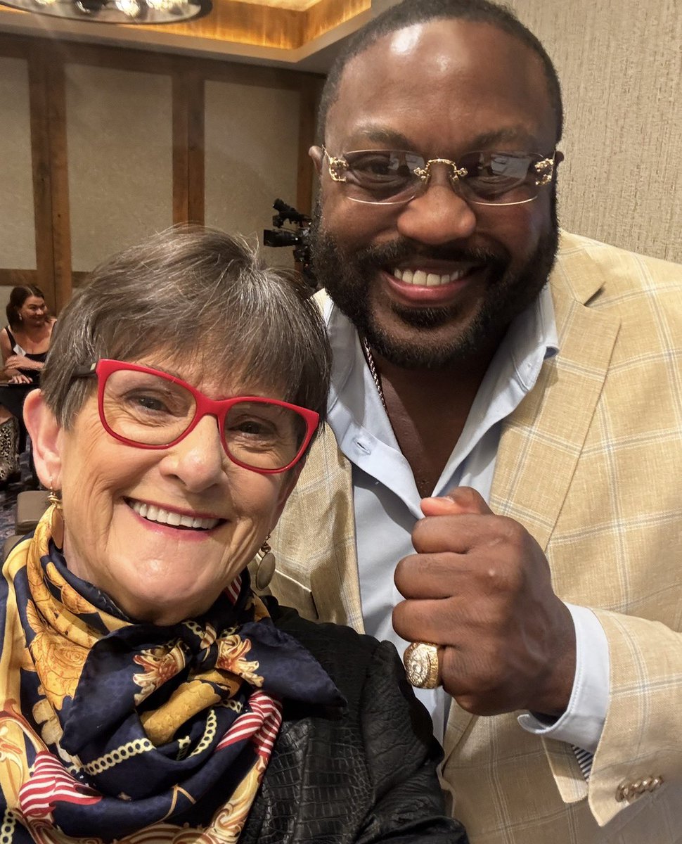 Debbie Saviano • Creator of LinkedIn Guides tweet media