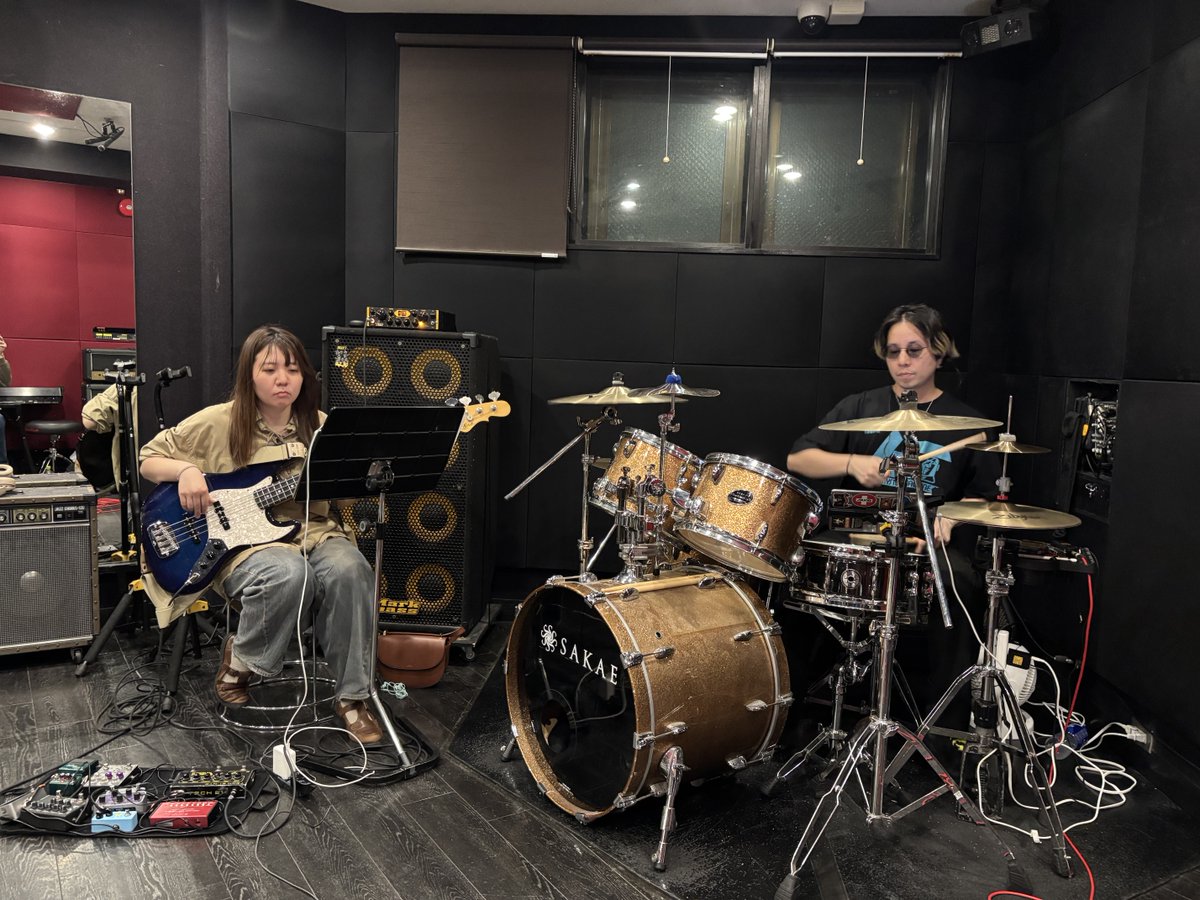 Kanvp1013's tweet image. 明日の吉祥寺MANDA-LA2ライブ14:15開演🎸
HARE YOAで初ステージ&amp;amp;オープニングを務めます♪
vo.yoa
g.kan
b.yamako
d.tatsuya

明日は晴れ予報で良い天気になりそうです。当日は10組のミュージシャンが出るので遊びに来てください！

#MANDA-LA2