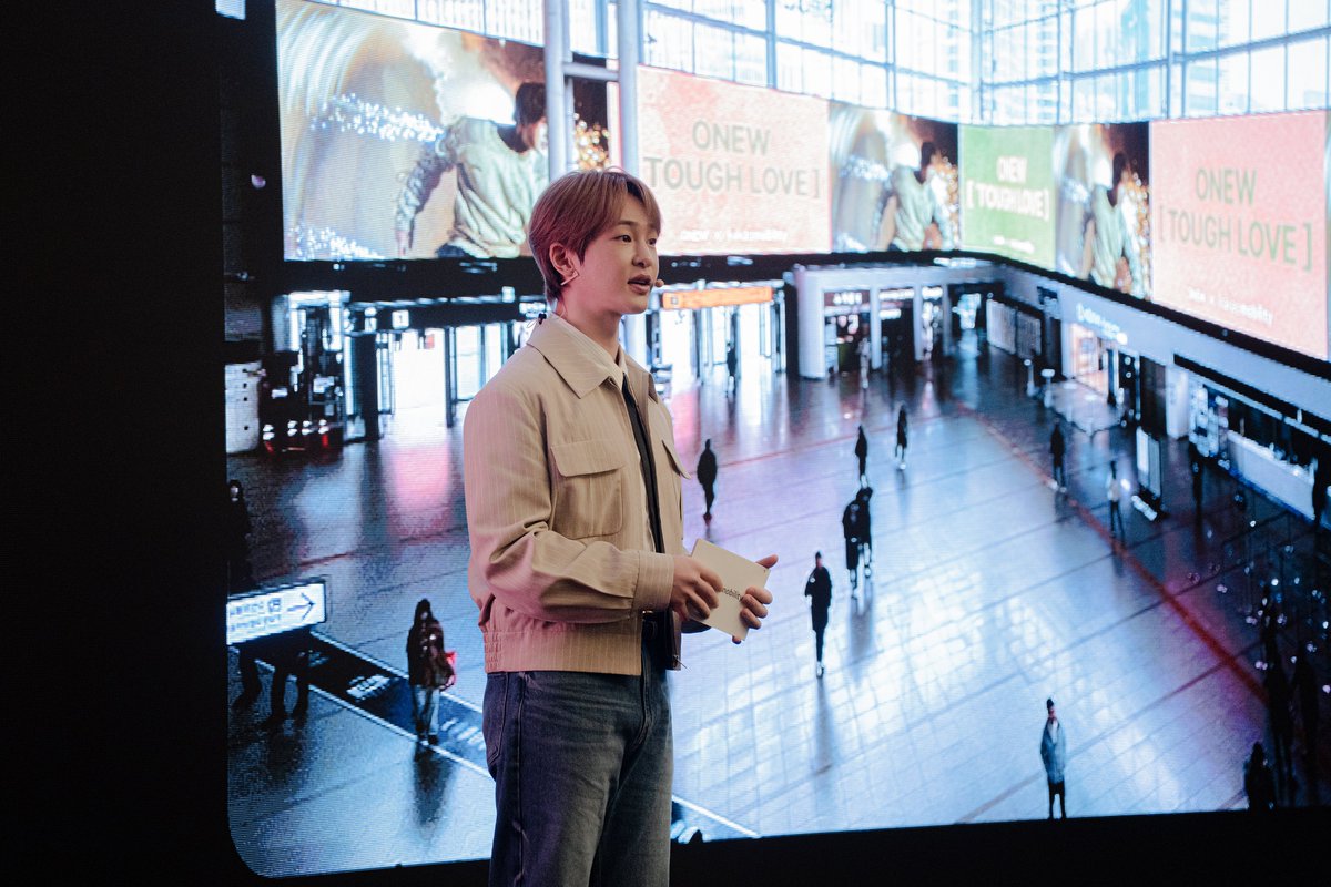 ONEW tweet media
