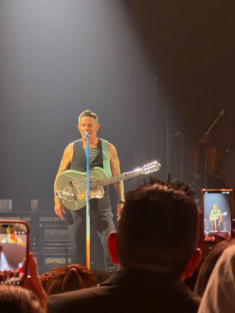 ¡Gracias Orlando!
Concierto de <a href="/AlejandroSanz/">Alejandro Sanz</a> 
de Paraguay a USA solo para verte