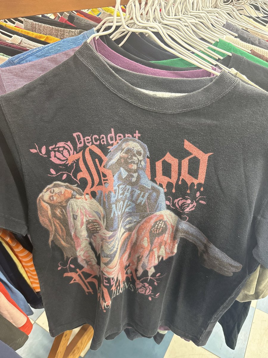 kingfamilyKANTO's tweet image. 【越谷店】

今日も元気に頑張ります！

オススメは...
メンズTシャツ！
￥830
※移送・取り置き対象外となります

#越谷店 #古着 #雑貨