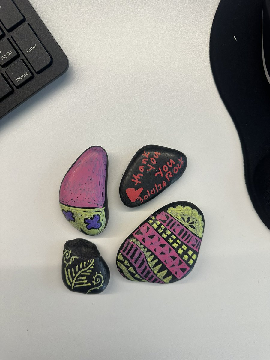 puppetmasterkvy's tweet photo. Painting rocks at werk https://t.co/7o9VU58UM5