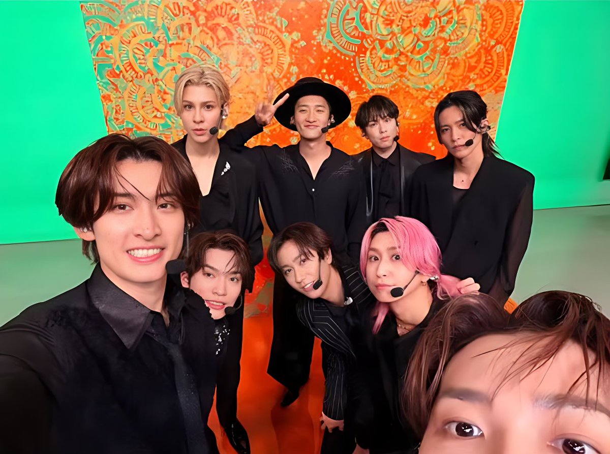 SN_BEST_ALBUM's tweet photo. ✨次回出演情報⛄️

Snow Manが
『STAR』に登場⭐️

🗓️ 5月7日(木) 19:00〜

『オドロウゼ！』披露決定。

見逃せないステージ、
今からチェックをお忘れなく。

#SnowMan #STARスター #オドロウゼ！ https://t.co/fl37lmai8r