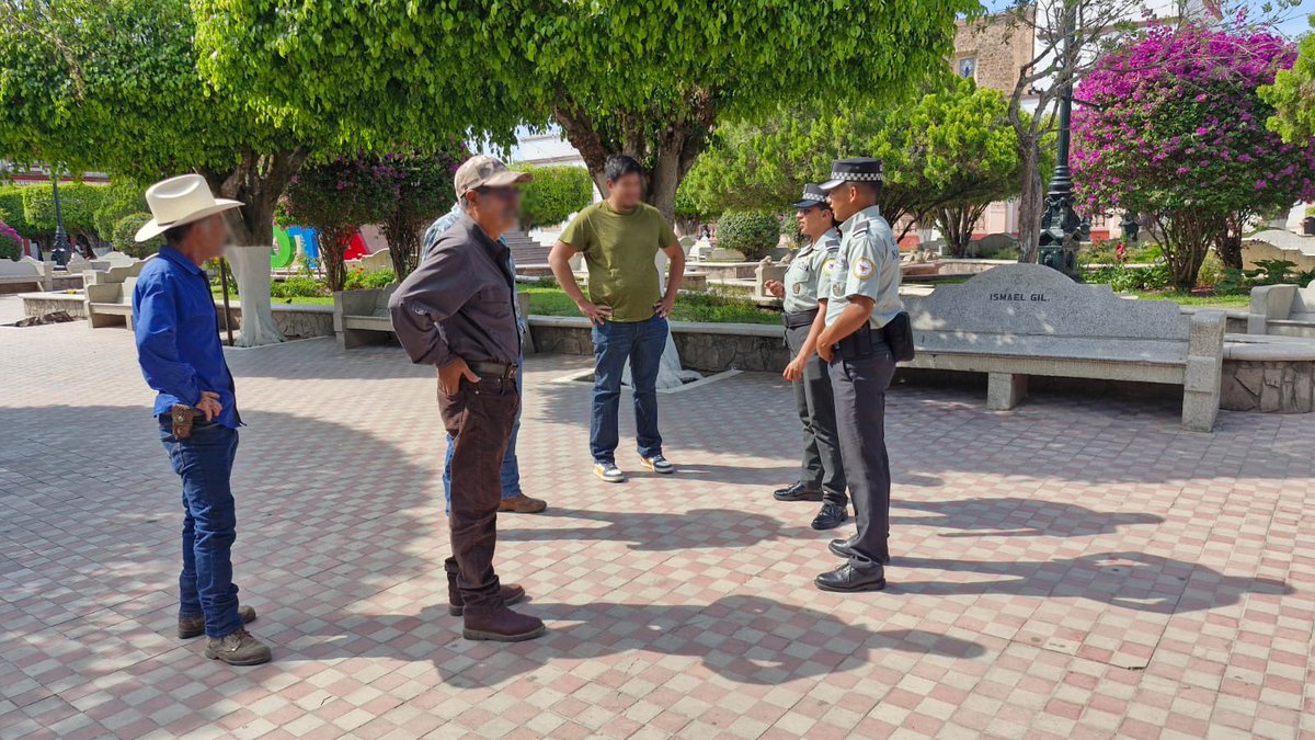 GN_MEXICO_'s tweet image. En #Jalisco, con el objeto de mantener el orden público y fortalecer los vínculos con la ciudadanía, personal de la #GuardiaNacional efectúa patrullajes en plazas públicas, zonas comerciales, parques, planteles escolares y unidades habitacionales de distintos municipios.