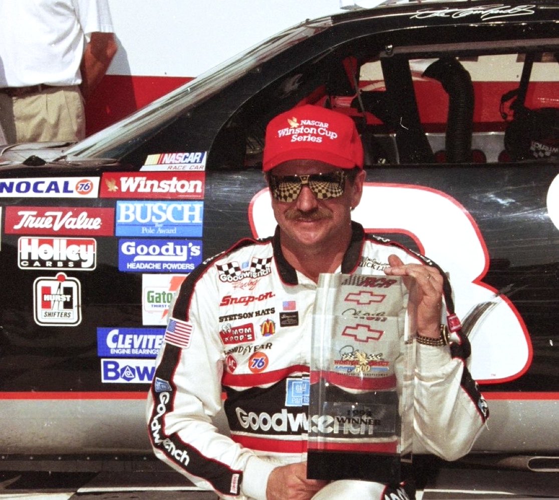 LegendsNascar's tweet image. Dale Earnhardt won the 1994 Winston Select 500 at Talladega 32 years ago today. 🏁 

Earnhardt paid tribute to 3-time @F1 champion Ayrton Senna in his victory lane interview. Senna had died at Imola earlier in the day. #RIP