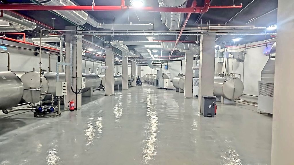volga_sa's tweet photo. VOLGA Industrial Chillers – VIC Series
Engineered and manufactured to perform reliably in the extreme climate of Saudi Arabia and the Gulf region.
High efficiency. Durable design. Built for harsh conditions.
https://t.co/oHTzxThnkV 
#Volga #Chillers #HVAC #GCC #SaudiArabia https://t.co/VHarYiaVg4