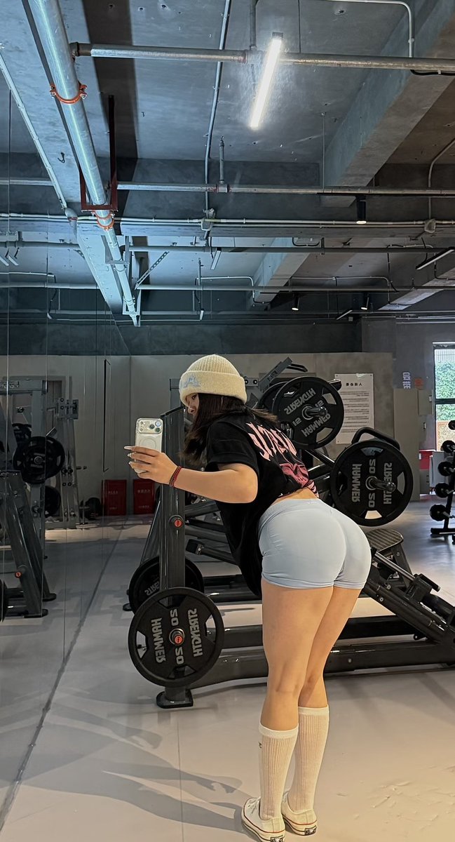 大屁股健身婊集中营 tweet media