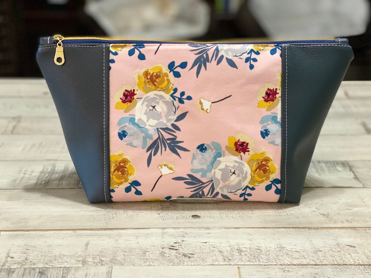 angelhw1956's tweet image. Peek-A-Boo Cosmetic/Toiletry Bag tuppu.net/e96ce09c #TeaTimeQuiltsnMore #Etsy #SchoolSupplies