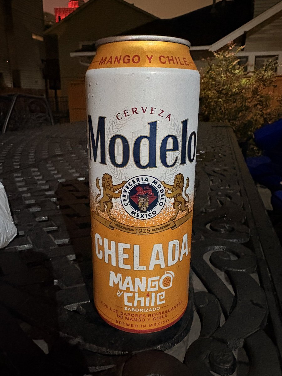LAで飲んだModeloのチリ味に食らいすぎてヒューストンでも何店舗か回って探したけど見つからず。
代わりにマンゴーチリ買って飲んでみたけどこっちもイケる。
甘さの中に感じる強めスパイシー。
けどあの黒デザインのチリ味はまじでぶっ飛んだからみんな飲んでみて欲しい。