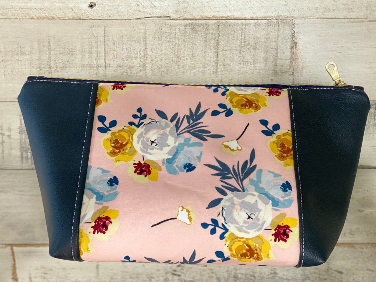 angelhw1956's tweet image. Peek-A-Boo Cosmetic/Toiletry Bag tuppu.net/e96ce09c #TeaTimeQuiltsnMore #Etsy #SchoolSupplies