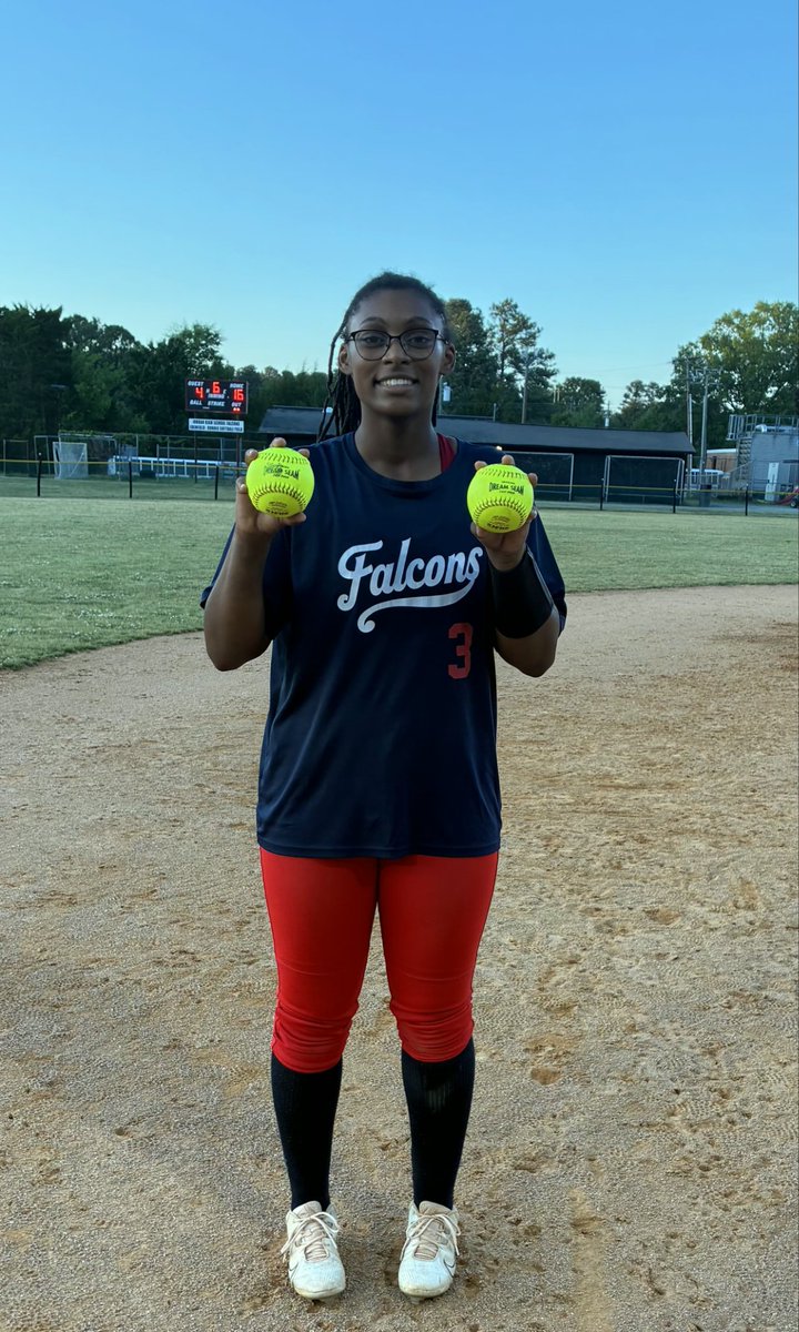 sidneysharp2027's tweet image. Can’t believe the regular season is over — great season, great win today and proud to celebrate our seniors.
2 HRs made it a special day to remember. 🥎
#softball #sidneysharp2027 #recruiting #uncommitted @D1Softball @ExtraInningSB @FloCollegeSB @LineDsoftball @UncommittedStud