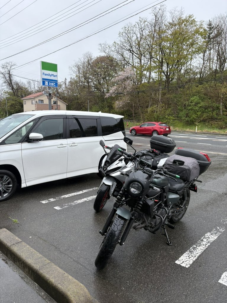 hirokaPapa's tweet image. #ファミマ
コーヒー休憩

#bike #touring #suzuki #gsx8r #gsx800f #kawasaki #eliminator #eliminator400se #バイク #ツーリング #夫婦ツーリング #スズキ #鈴菌 #カワサキ #エリミネーター #エリミネーター400se #バイク好き #バイク好きな人と繋がりたい #バイクのある風景