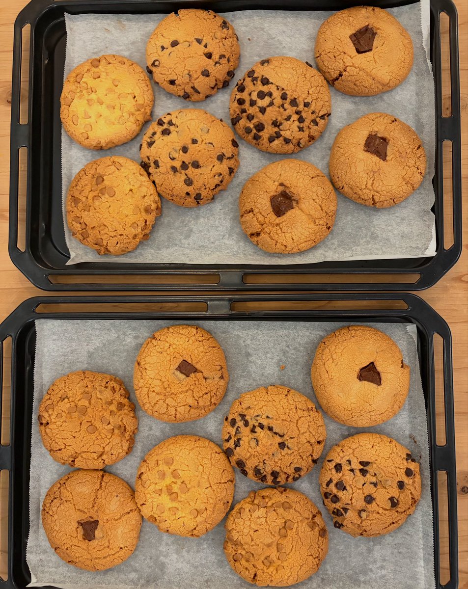 みんな大好きチョコチャンククッキーたちも焼けましたー🔥
連休前だからって節約しすぎには要注意ですよ！