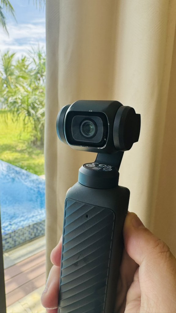 mrtungdev's tweet photo. My DJI Osmo Pocket 4 took a small fall (around 50cm) and the screen edge got chipped 😅. Still works fine, but yeah… it’s more fragile than it looks. Definitely get a protective case if you don’t want this to happen. https://t.co/rgn6QcGLIP