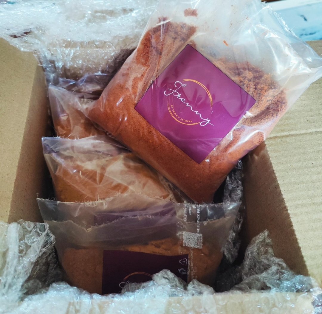 Shelleysub's tweet image. A box full of Frenny's spices, on their way to Pune

#FrennybyZarinsSecrets #spicesofindiaandtheworld #homemadewithlove 
Find us on Instagram @zarinssecrets