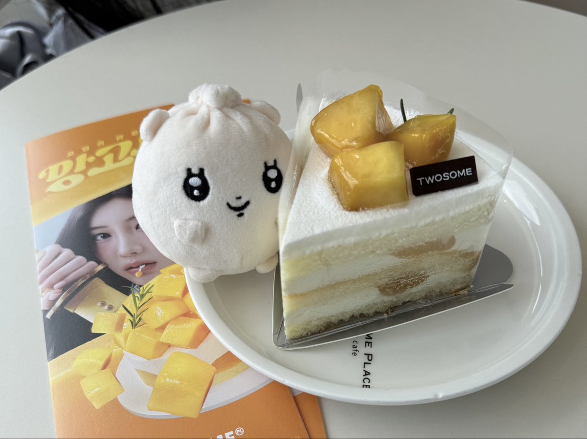 igurabear's tweet photo. @TWOSOMEsays #기니전사발견 !!
원희와 함께하는 투썸^ ^ 이겄참행복하네요
원희생 너무 맛있고 이제 아기기니알바생이 맞아주는 투썸만 가야겠지
투썸 ♡ 나 ♡ 원희 사랑해요 https://t.co/1WzDmiyhup
