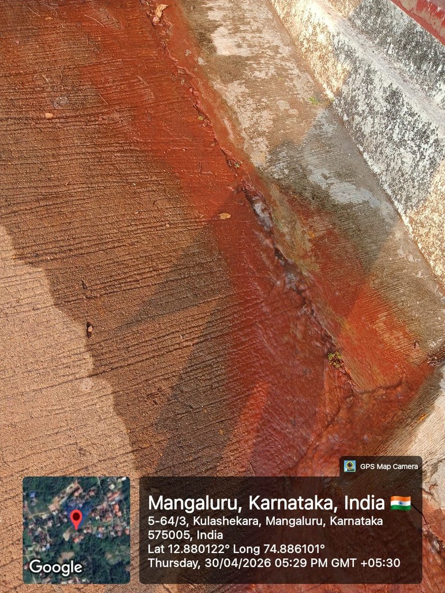 aapkaDK's tweet photo. ನೀರಿನ ರೇಷನಿಂಗ್ ಮಾಡುವ ನಗರ ಆಡಳಿತದ ಗಮನಕ್ಕೆ @mangalurucorp
@DCDKOfficial

 ವಾರ್ಡ್ 51 ಅಳಪೆ ಉತ್ತರ ಕುಲಶೇಖರ ಶಿವಪದವು ಎಂಬಲ್ಲಿ ನೀರಿನ ಪೈಪ್ ಒಡೆದು ಹೋಗಿ ಹಲವು ದಿನಗಳಾಗಿ ದೂರು ನೀಡಿದಾಗ ನೋಡಿಹೋದ ಅಧಿಕಾರಿ ಸಿಬ್ಬಂದಿಗಳು ಈ ವರೆಗೂ ಯಾವುದೇ ಕ್ರಮಕೈಗೊಂಡಿಲ್ಲ. https://t.co/f6R2Zav9dy