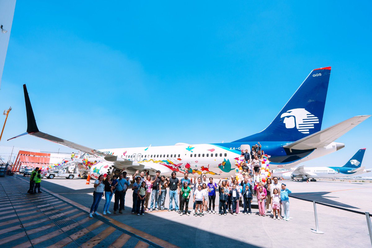 enriquehuesca's tweet image. Today’s cockpit explorers are tomorrow’s captains. ✈️🌟 Thank you @Aeromexico for giving children an experience they’ll never forget on #KidsDay. @amsocmx is proud to be part of it. #DíadelNiño #FutureLeaders #MexicoUSA