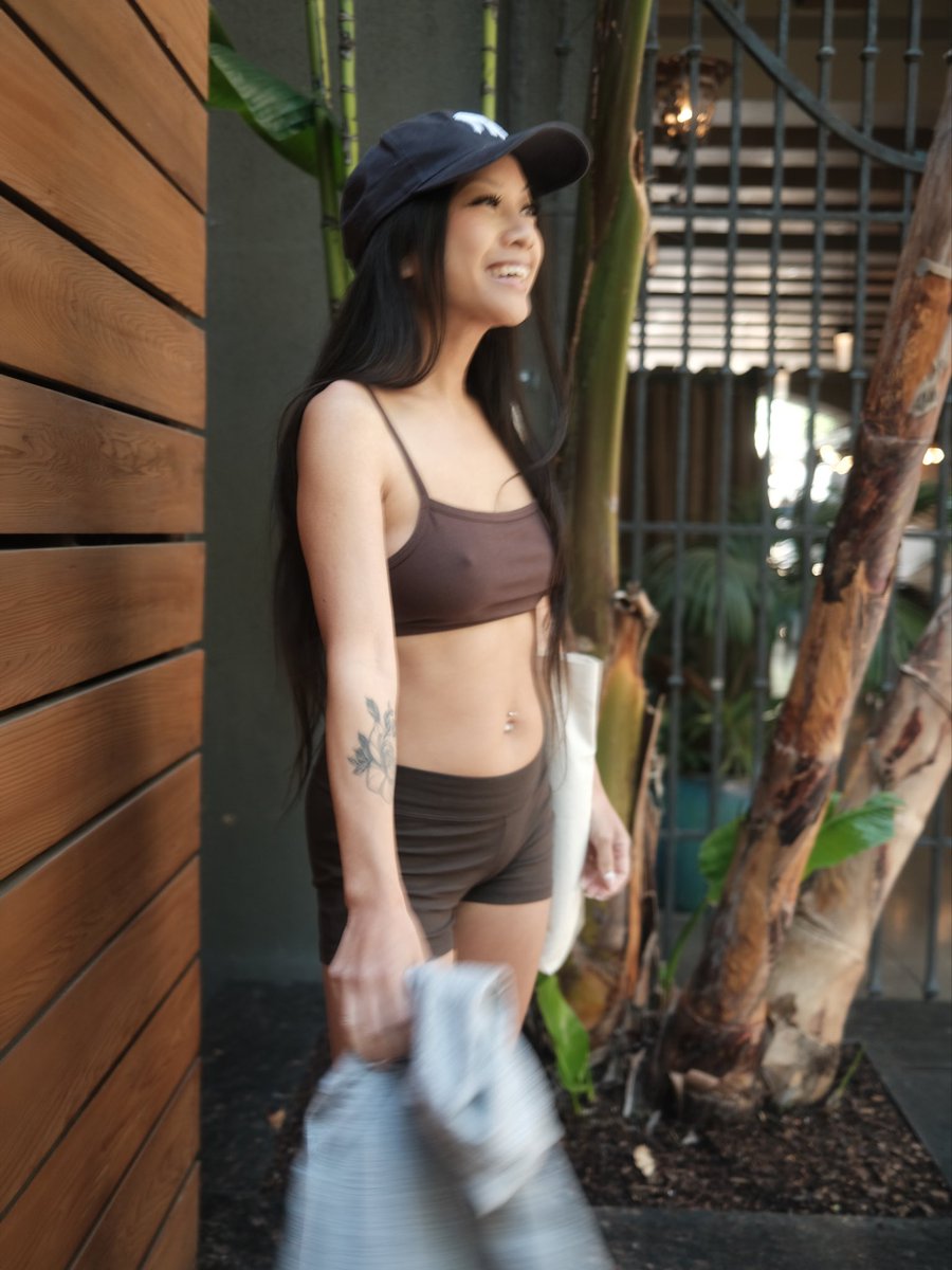 _vanessarae's tweet image. Glad it’s getting hotter so my outfits can be more like this #ootd #everydaystyle #coffeedate #outfitinspo