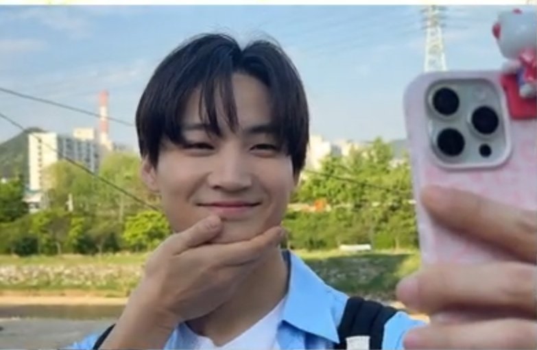 ความสุขนึงของนี่คือ​ การได้ไล่ดูฟีดแล้วเห็นทุกคนพูดถึง​แจบอมเต็มไปหมด​ทั้งชื่นชมผลงาน​ และความน่ารักของแจบอม​ มันอิ่มเอม​ มันฟีลกู๊ดจนแบบ​ นั่งไถไปยิ้มไปได้เป็นชม.ๆ​ นั่งอ่านฟีดเพลิน​มาก แบบว่าทุกคนพูดแทนใจไปหมดแล้วอ่ะ​ ฟินนน

#528hzkr #JAYB #제이비 #임재범
<a href="/defjaybkr/">JAY B</a>