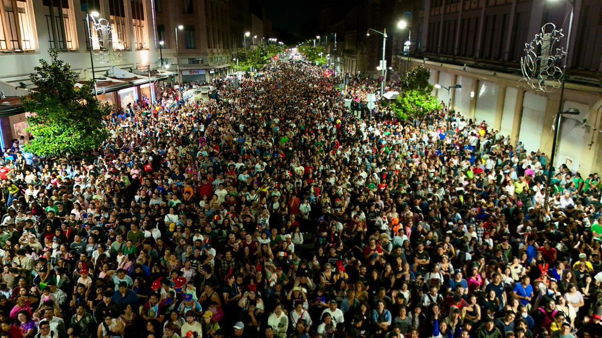 AnitaLomeli's tweet image. Una locura el concierto de 31 minutos en el #Zócalo Cd. de México. Imágenes conmovedoras de tantas niños y niñas bailando y cantando!!!