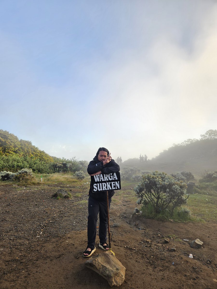 hikmat007's tweet photo. Belum sampe puncak, gapapa nanti kita remedial ya🌱 https://t.co/F1KUHkCEHa