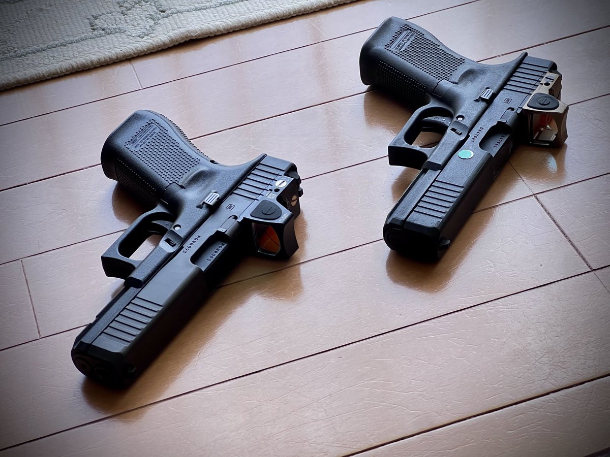 WVxs78nMdz13201's tweet image. 今日は広島へ行こうとしてましたが寝坊して断念...
てことで銃のお手入れと準備^ ^
マルイグロックを味わうとバトンの操作性の悪さが目立つ為トリガー周りを実用性重視で削り込み→トリガーの引きやすさと引っ掛かりをなくす。
vsr-oneはお気に入りのcatストックへ変更。格段に構えやすい😄
#サバゲ