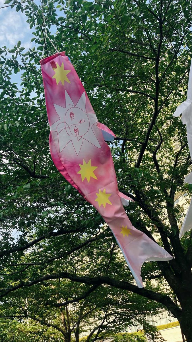 john_noel_liam's tweet photo. 4月24日(金)〜5月10日(日)まで
東京ミッドタウンで開催される『MIDTOWN OPEN THE PARK 2026』こいのぼり GALLERYにて、グラフィックデザイナー荒木優子さんの作品にイラストを提供させていただきました。

お近くの方はぜひご覧ください🎏

https://t.co/Z1kFkJyVps…

#artwork #illust #illustration https://t.co/sYPTFgPvHA