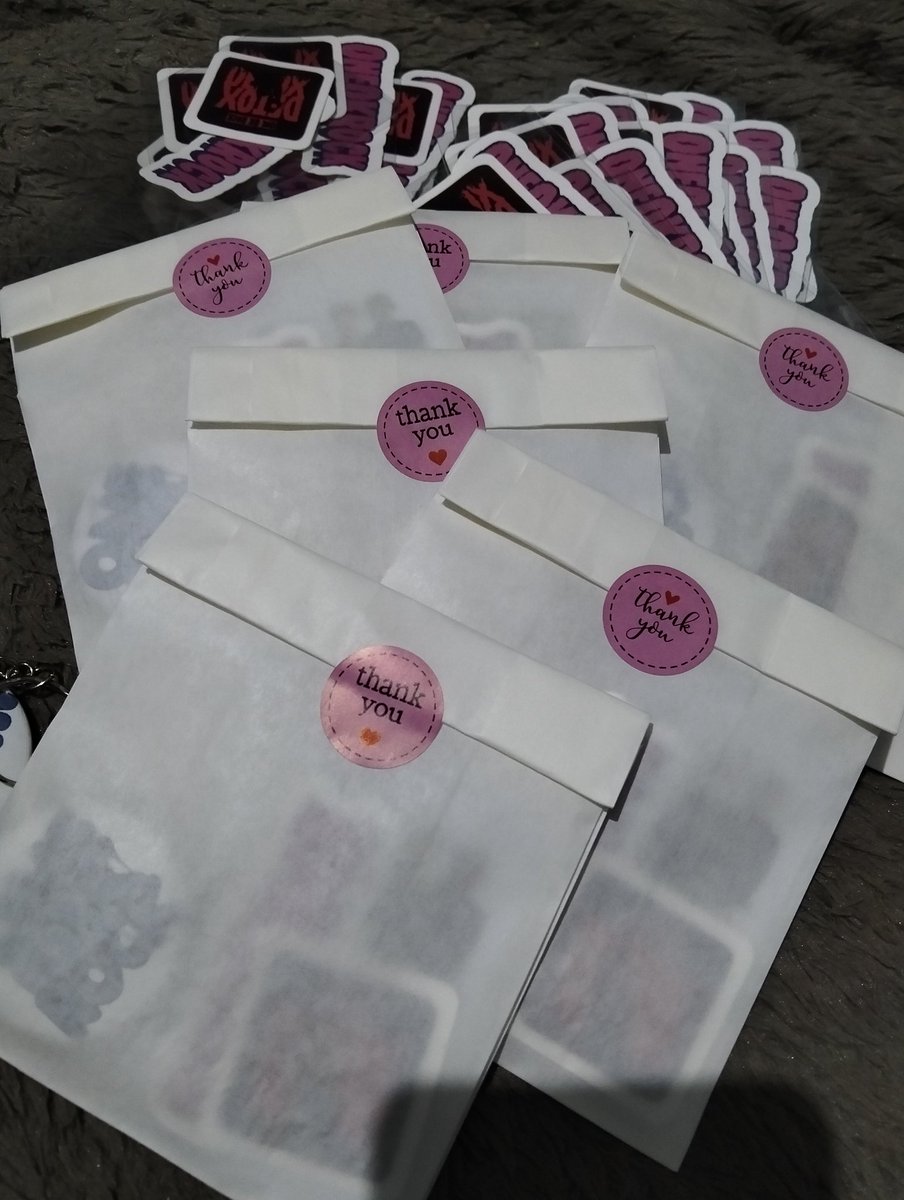 nyicil bikin freebies , yg mo trade juga boleh!! 
nanti aku update lagi  utk jam dan lokasinya. 
see you in the venue !!! 

#oneokrock #oneokrockjakarta  
#detoxtour