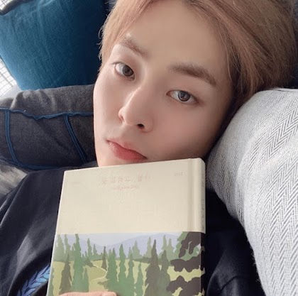 🐱❄️: “The last day of April! I’m only going to listen to ‘Beautiful Goodbye’ today. Thank you for singing such a good song, Jongdae.”