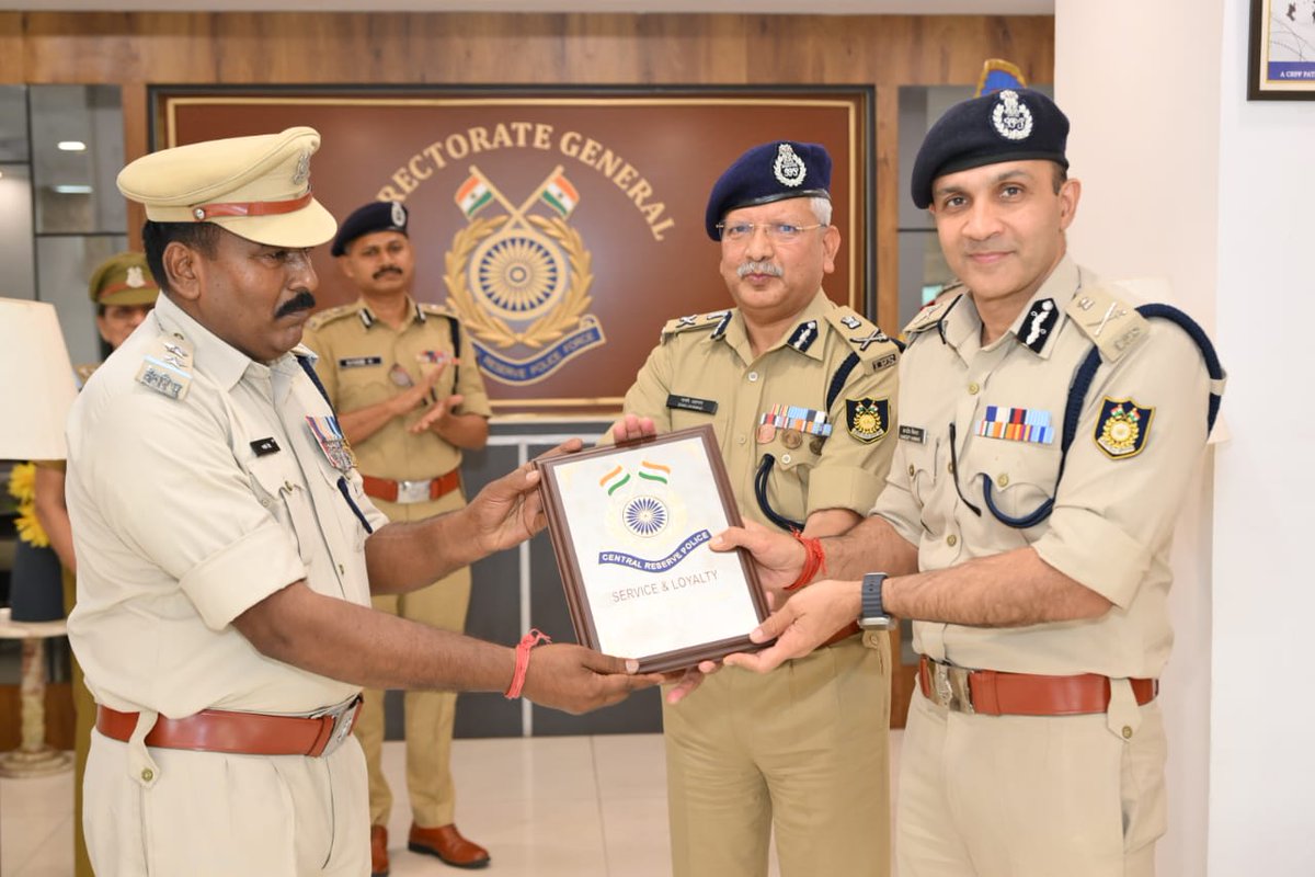 crpfindia's tweet image. Under the dynamic leadership of DG, #CRPF Shri @gpsinghips, the #CRPFWelfareDirectorate continues to set new benchmarks in service delivery.

#CRPFWelfareDirectorate has once again achieved 100% Pension Payment Orders this month for superannuating personnel. This is not a